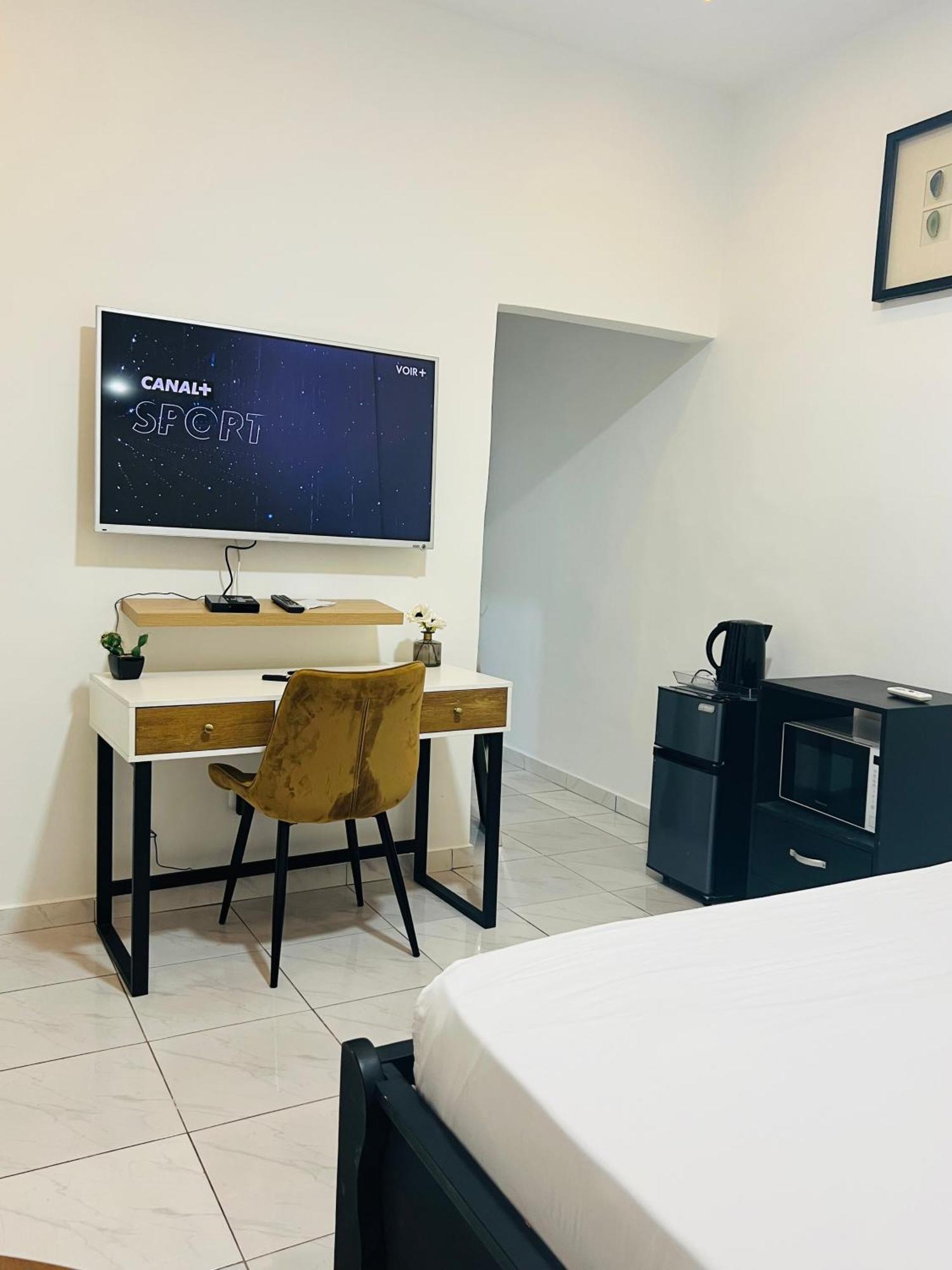 Ad Home Ломе Экстерьер фото
