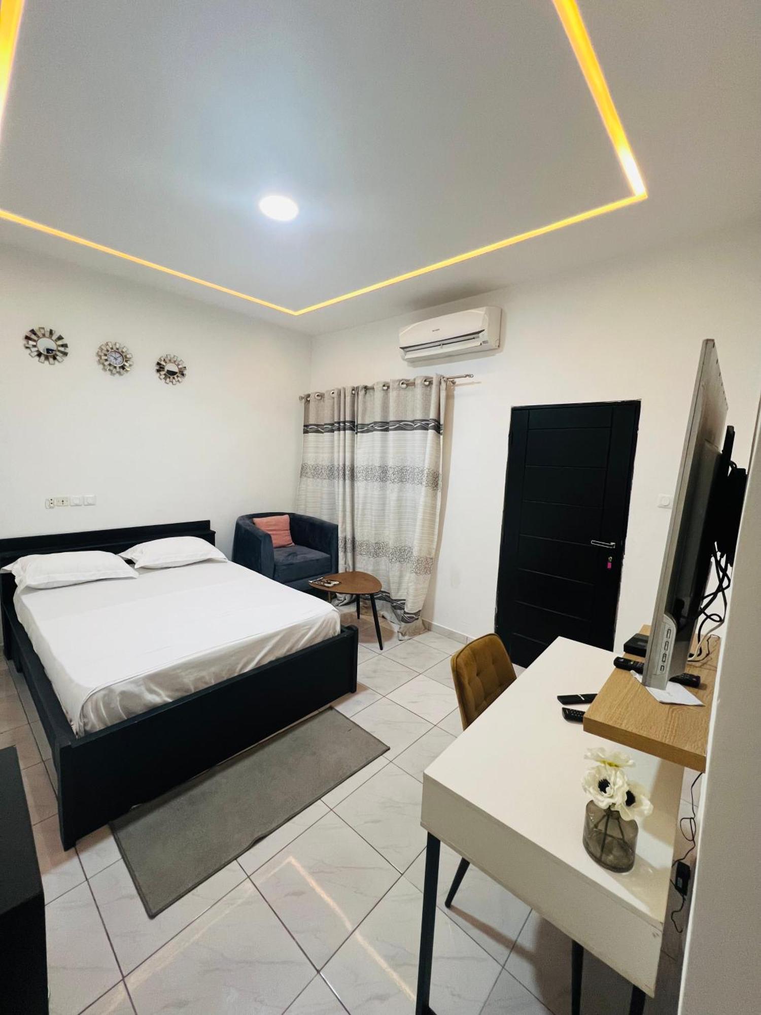 Ad Home Ломе Экстерьер фото