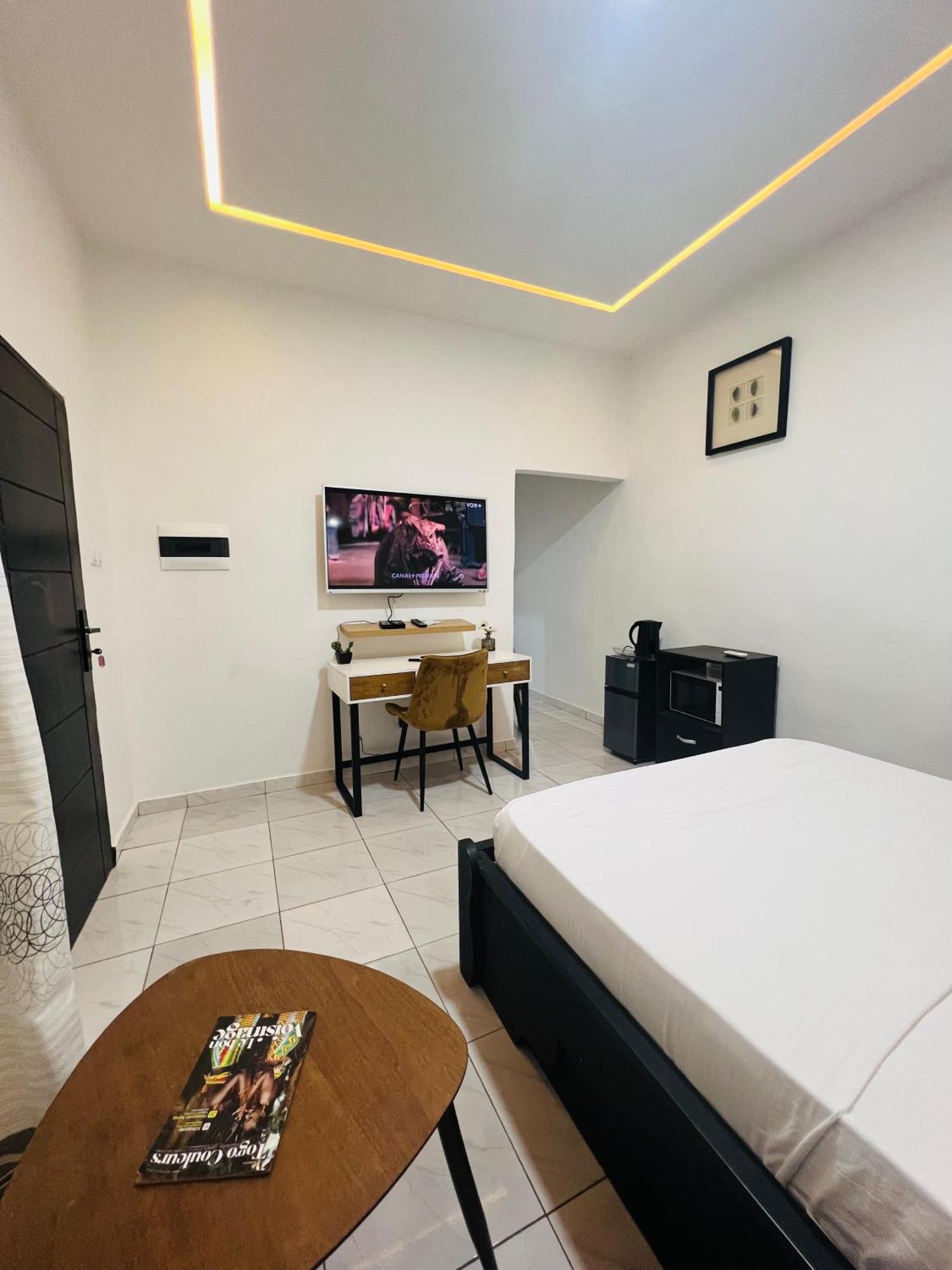 Ad Home Ломе Экстерьер фото