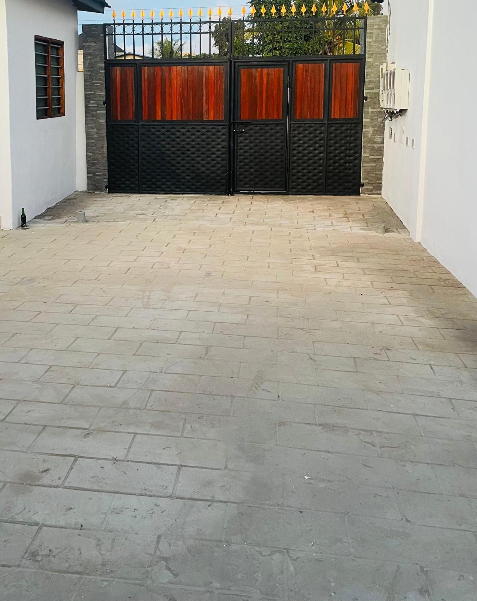 Ad Home Ломе Экстерьер фото